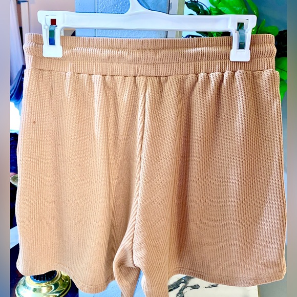 NWT LINGSWALLOW 2 Piece Womens Lounge Short Set Size:Med Color:Tan - Picture 8 of 10